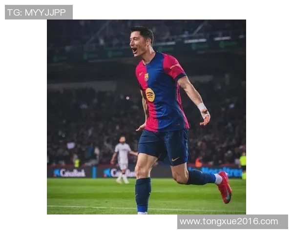 莱万在欧冠赛场火力全开10场12球领跑射手榜金靴稳稳在握